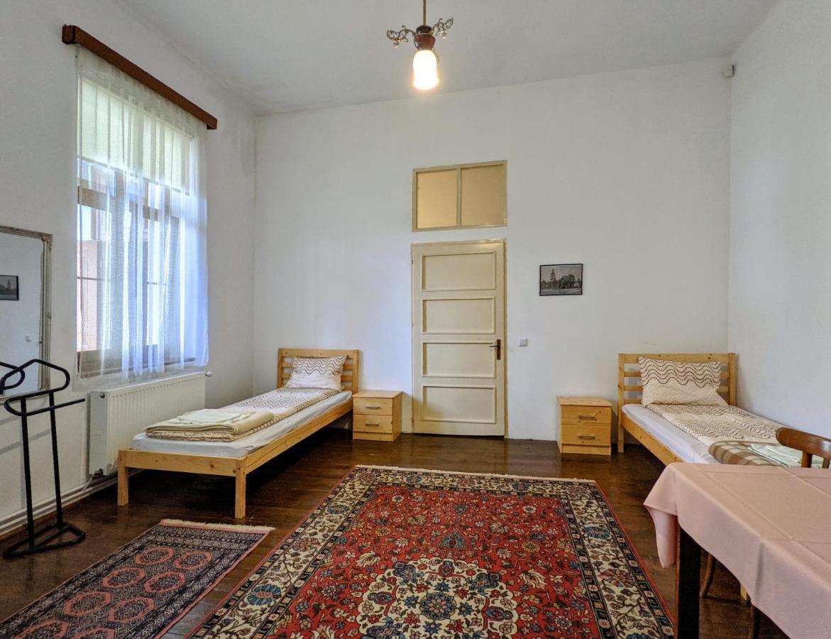 Gaestehaus Honigberg Next To The Fortified Church Of Hărman Exterior photo